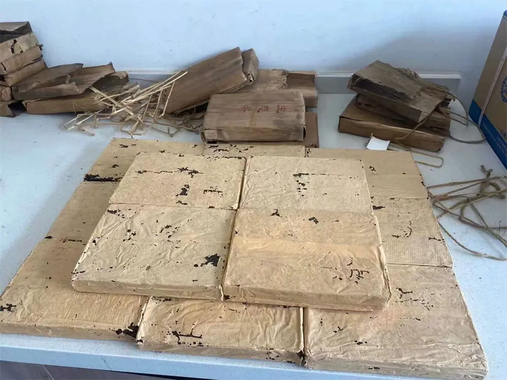 益阳回收中茶普洱茶2004年生茶熟茶